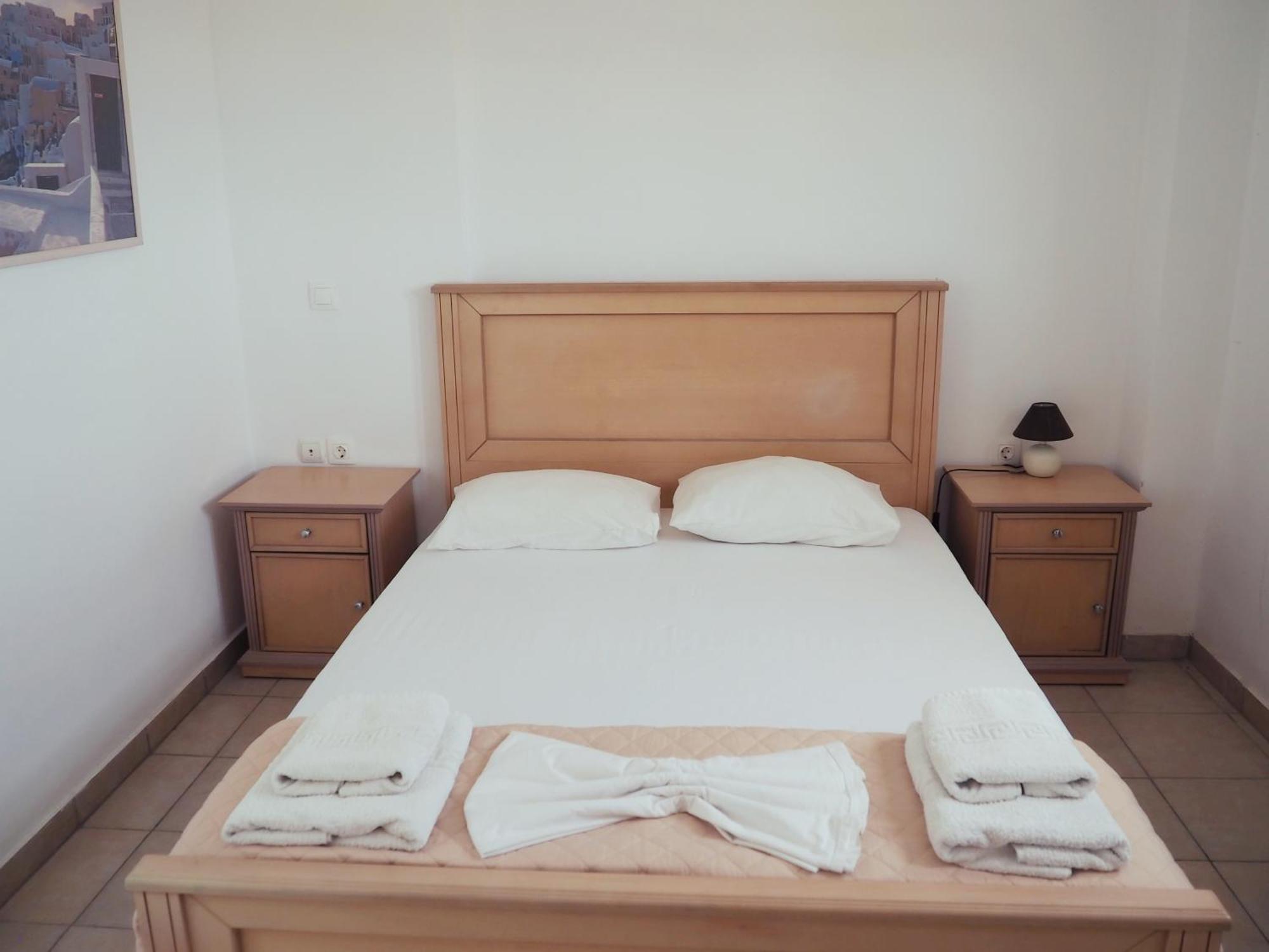 Leon Lux Apartments Perivolos  Luaran gambar