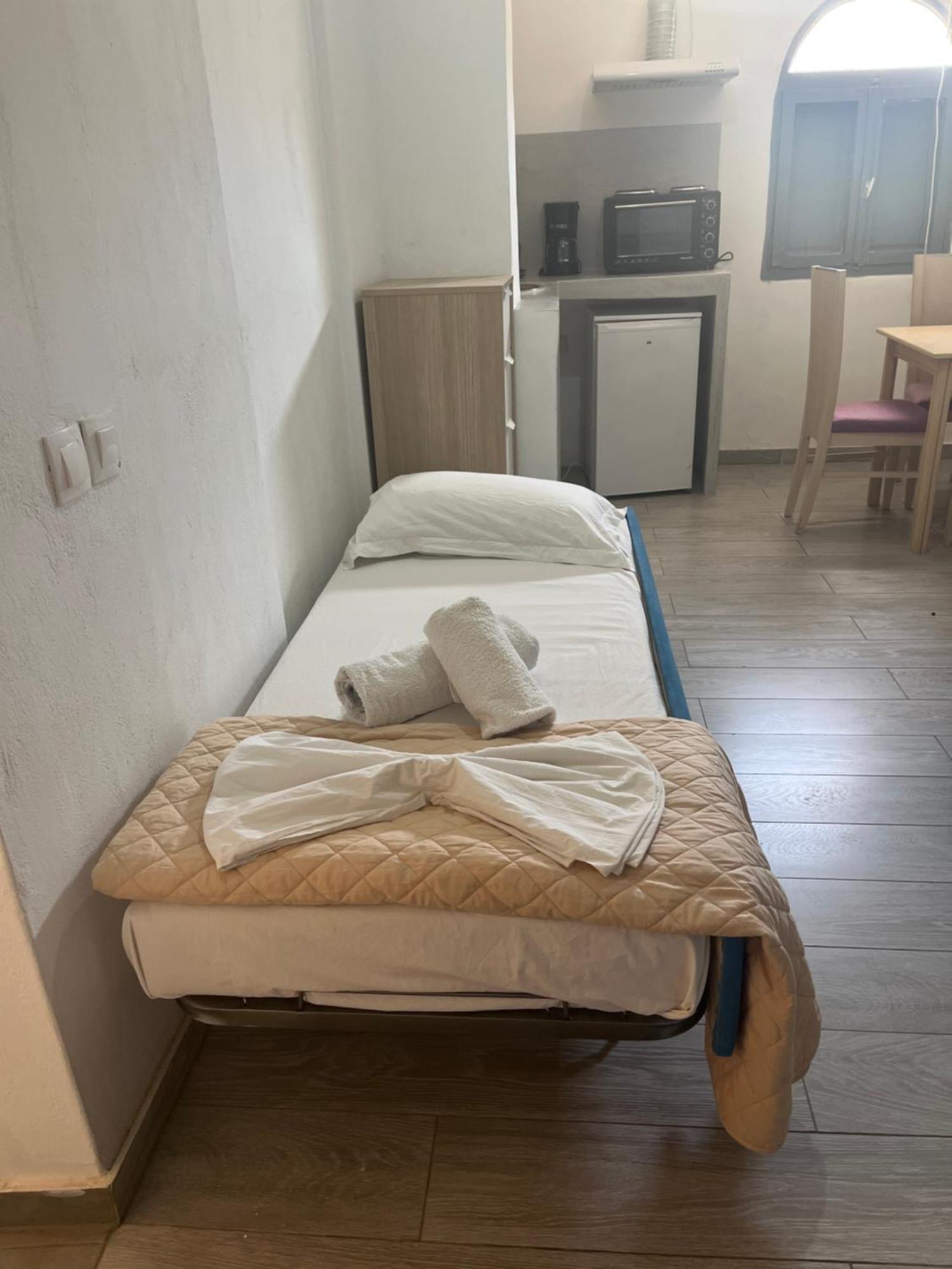 Leon Lux Apartments Perivolos  Luaran gambar