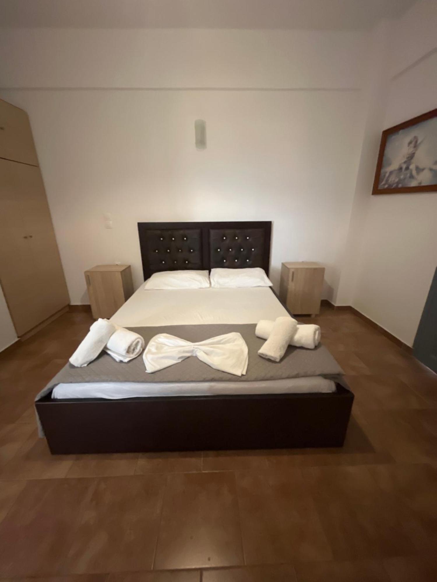 Leon Lux Apartments Perivolos  Luaran gambar