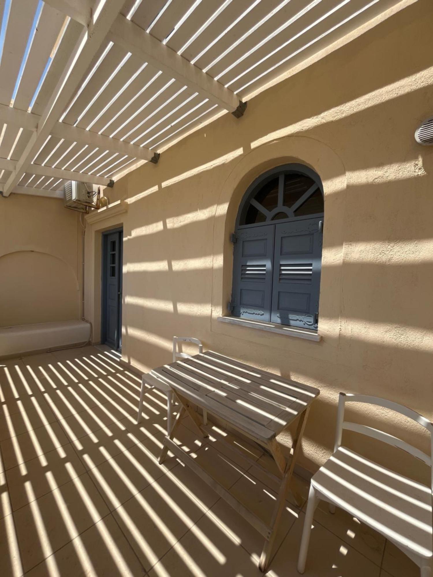 Leon Lux Apartments Perivolos  Luaran gambar