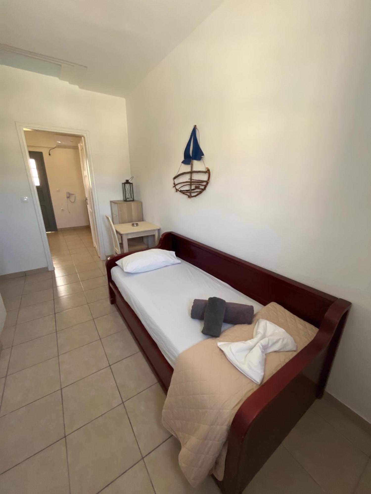 Leon Lux Apartments Perivolos  Luaran gambar