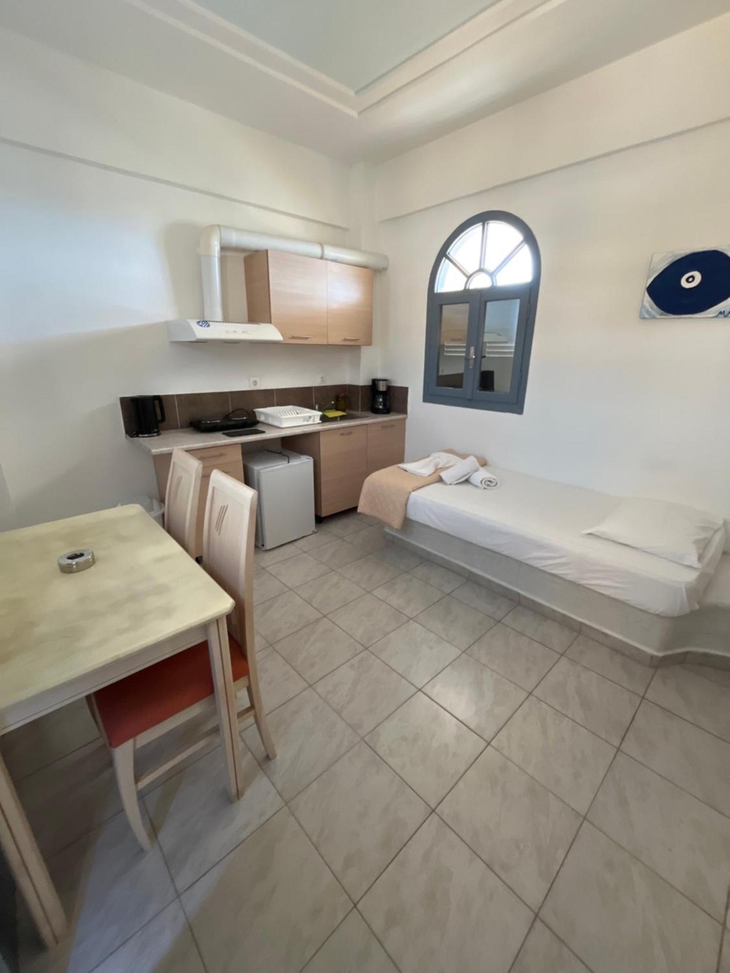 Leon Lux Apartments Perivolos  Luaran gambar