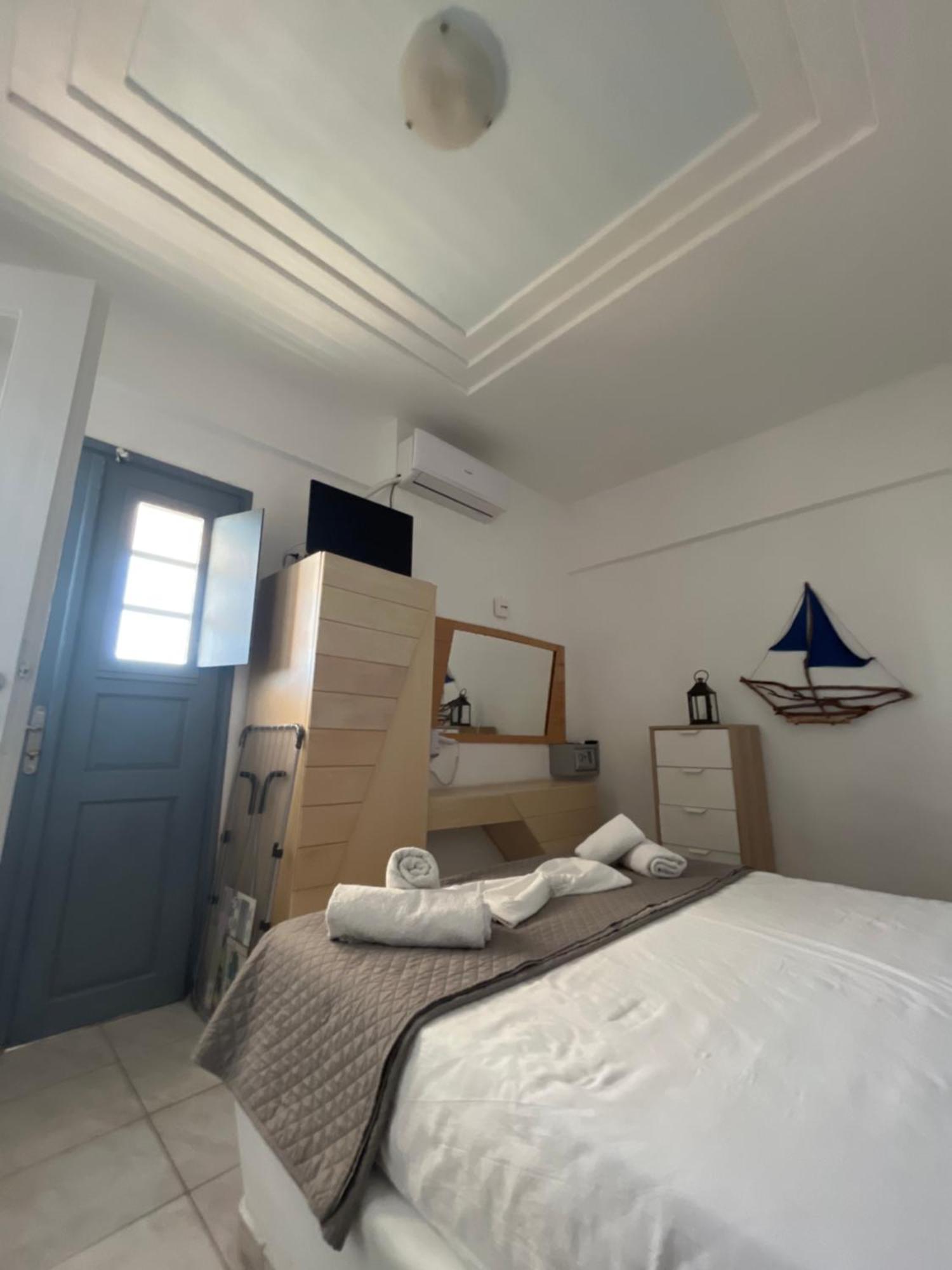 Leon Lux Apartments Perivolos  Luaran gambar