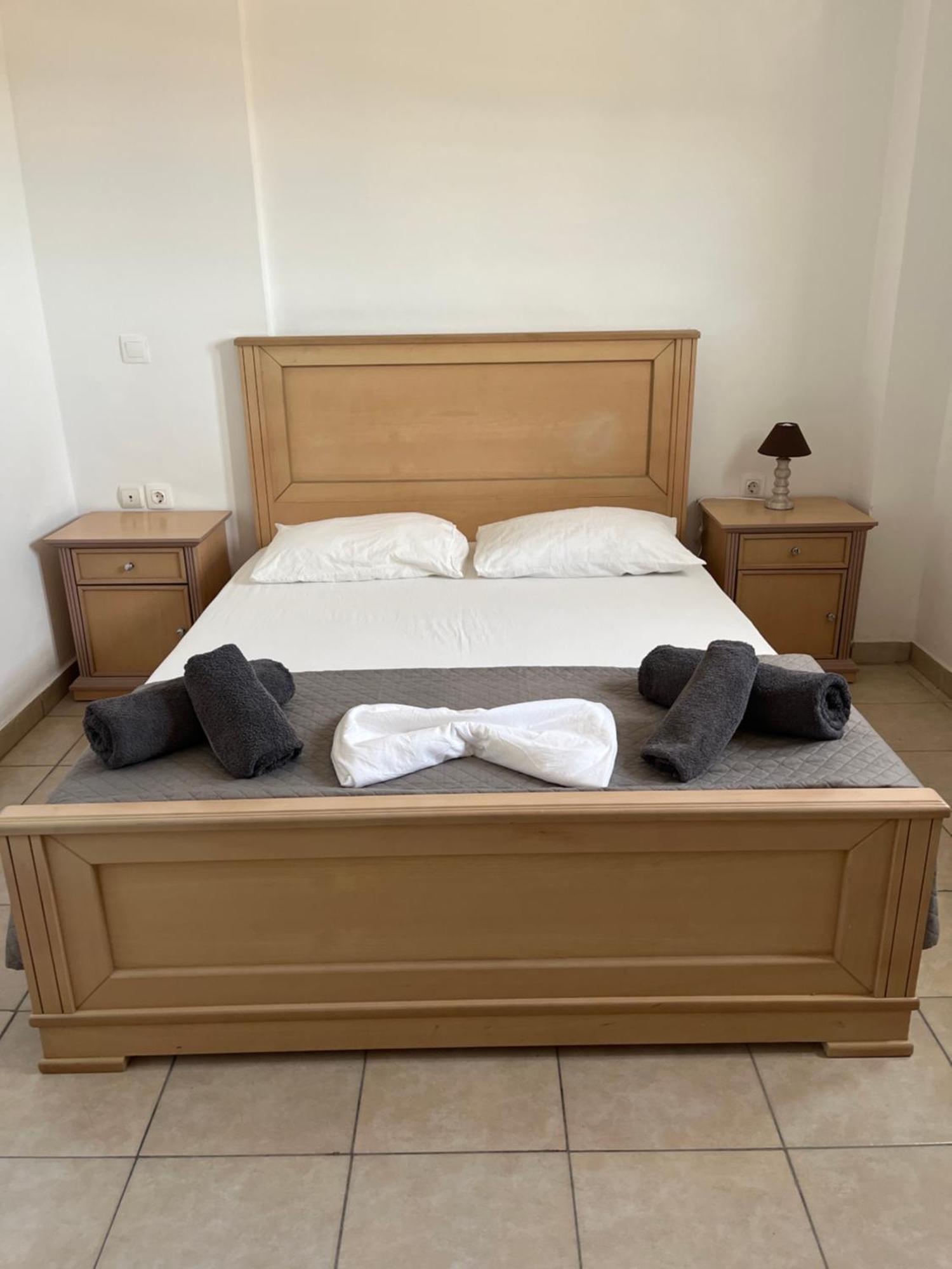 Leon Lux Apartments Perivolos  Luaran gambar