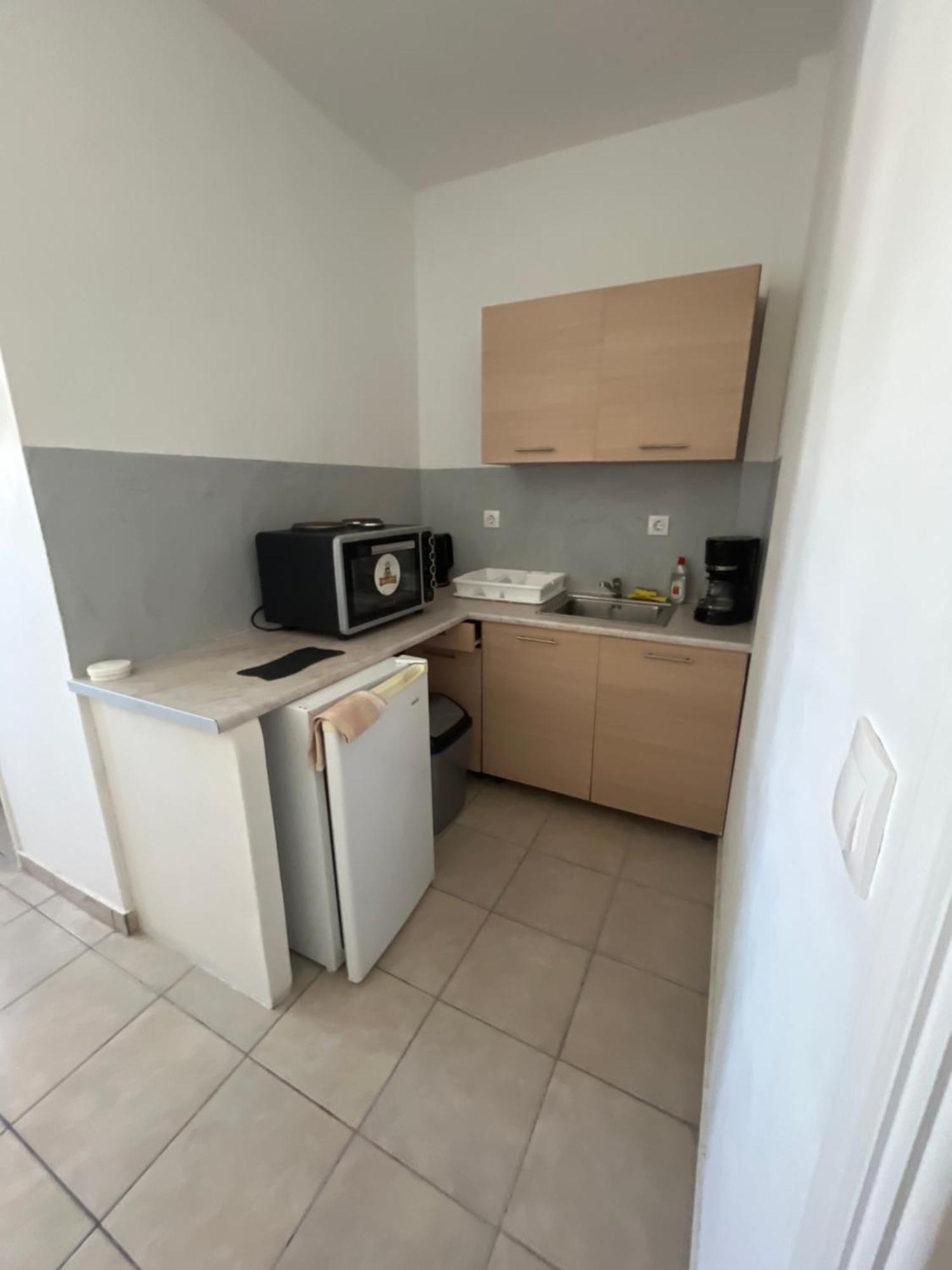 Leon Lux Apartments Perivolos  Luaran gambar