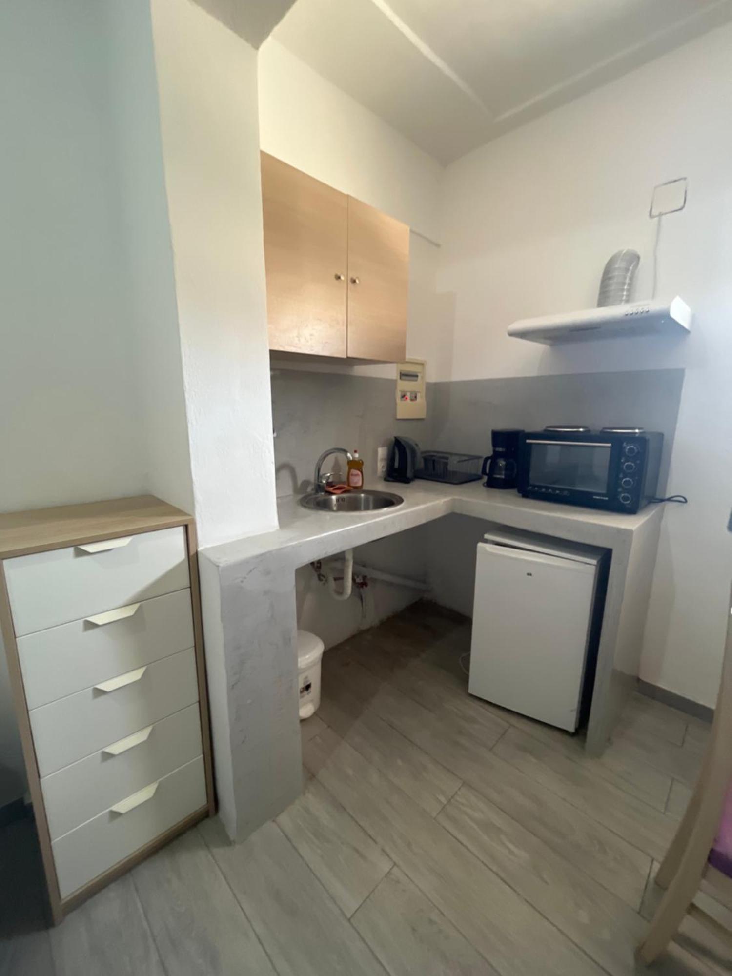 Leon Lux Apartments Perivolos  Luaran gambar