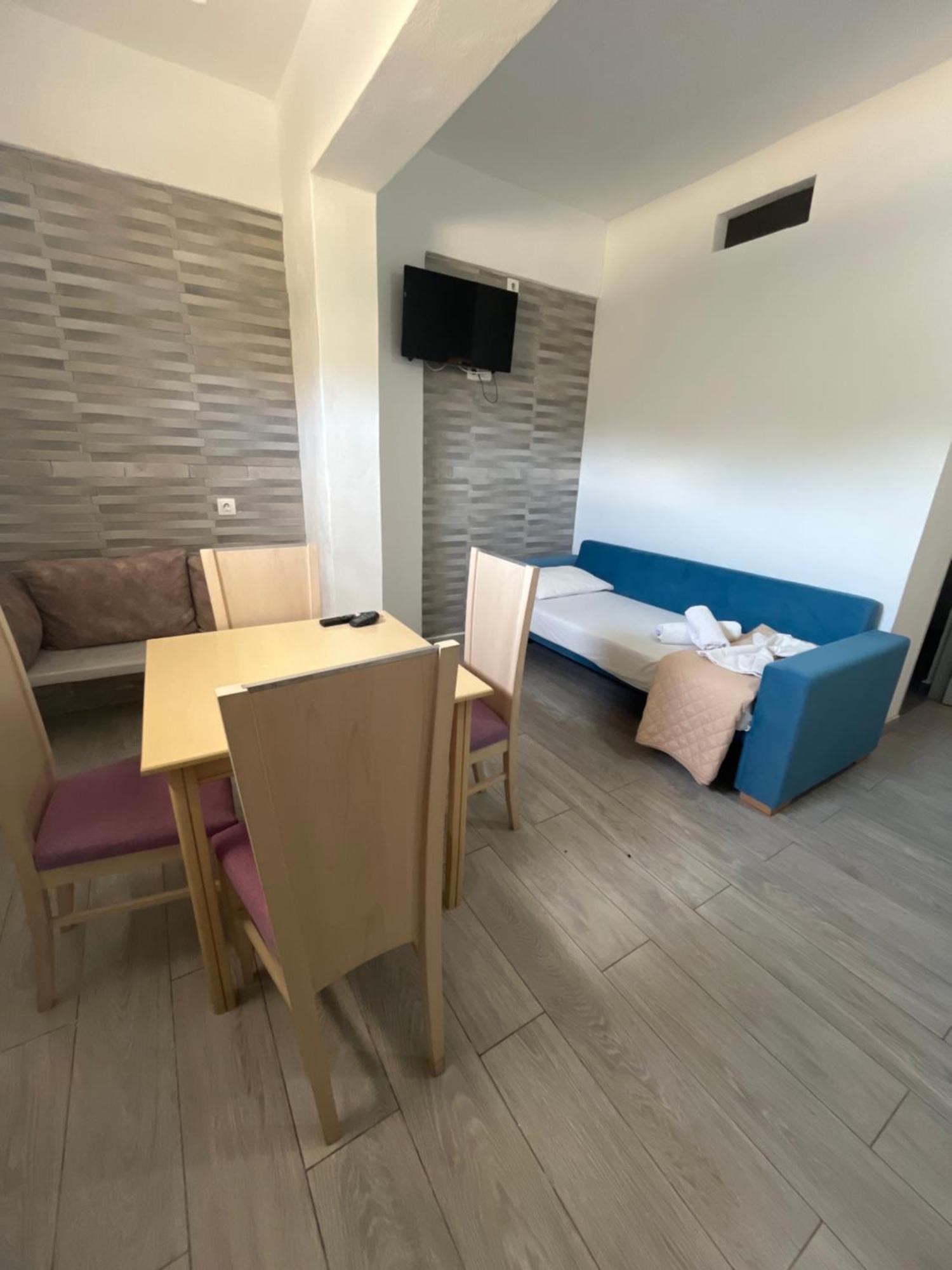 Leon Lux Apartments Perivolos  Luaran gambar
