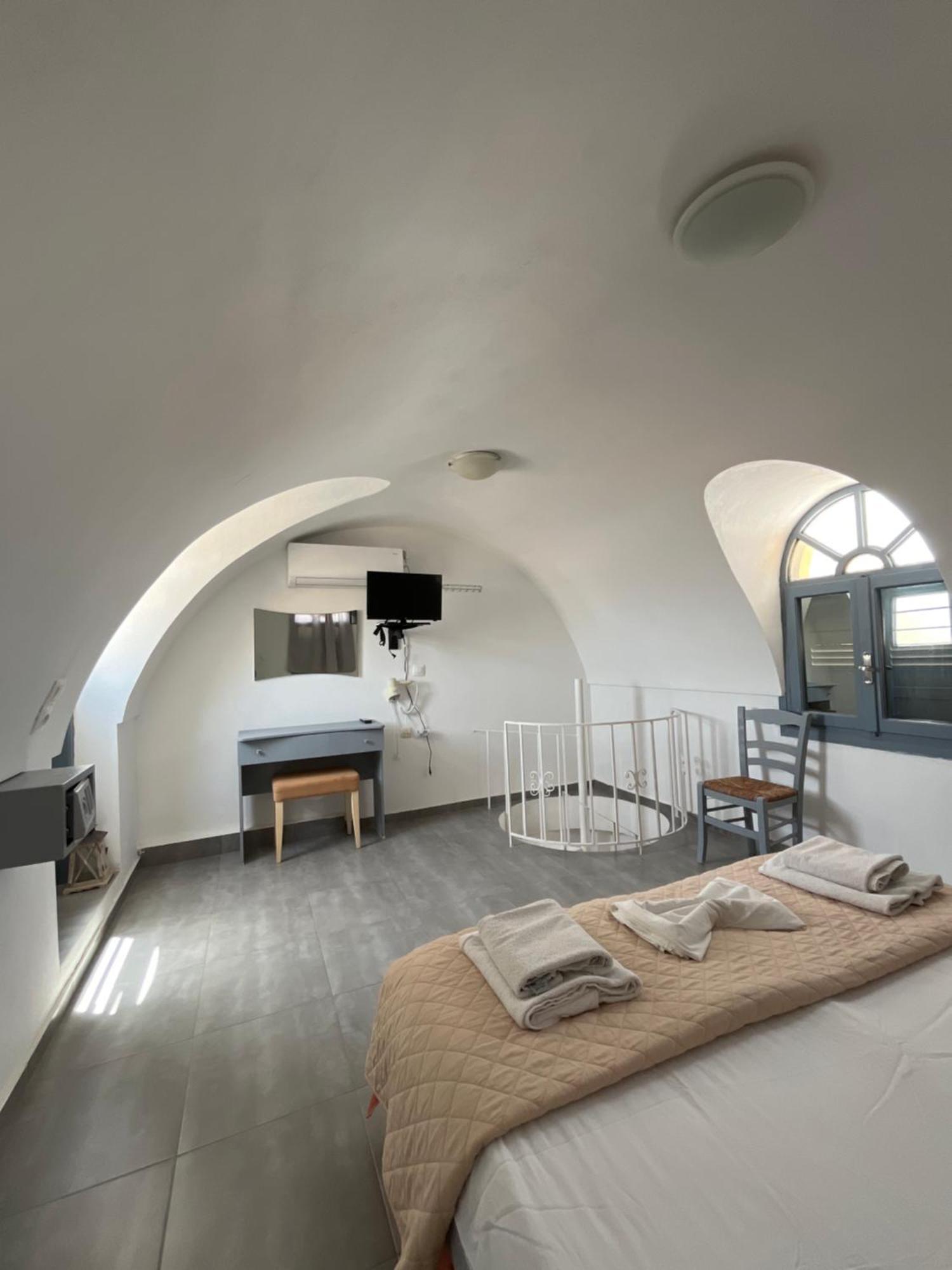 Leon Lux Apartments Perivolos  Luaran gambar