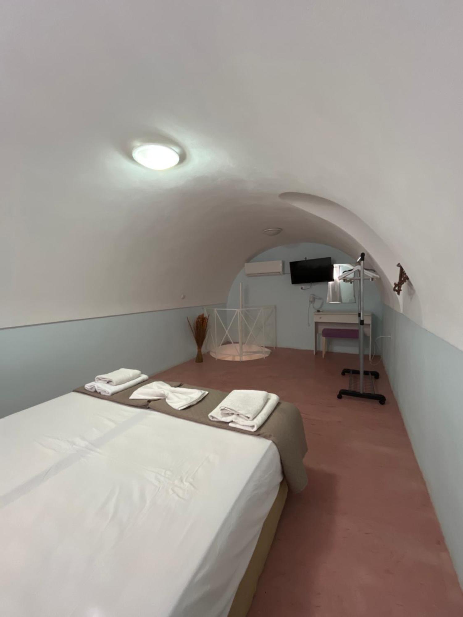 Leon Lux Apartments Perivolos  Luaran gambar