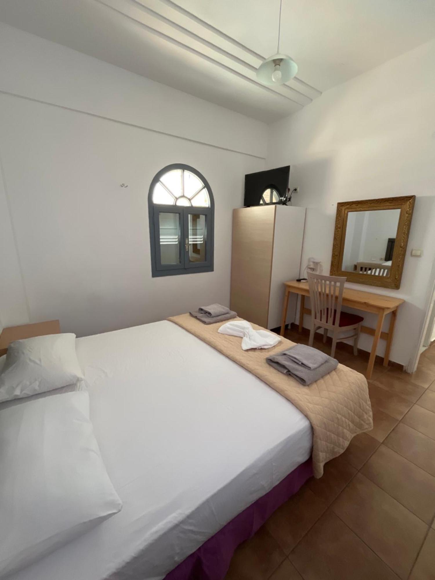 Leon Lux Apartments Perivolos  Luaran gambar