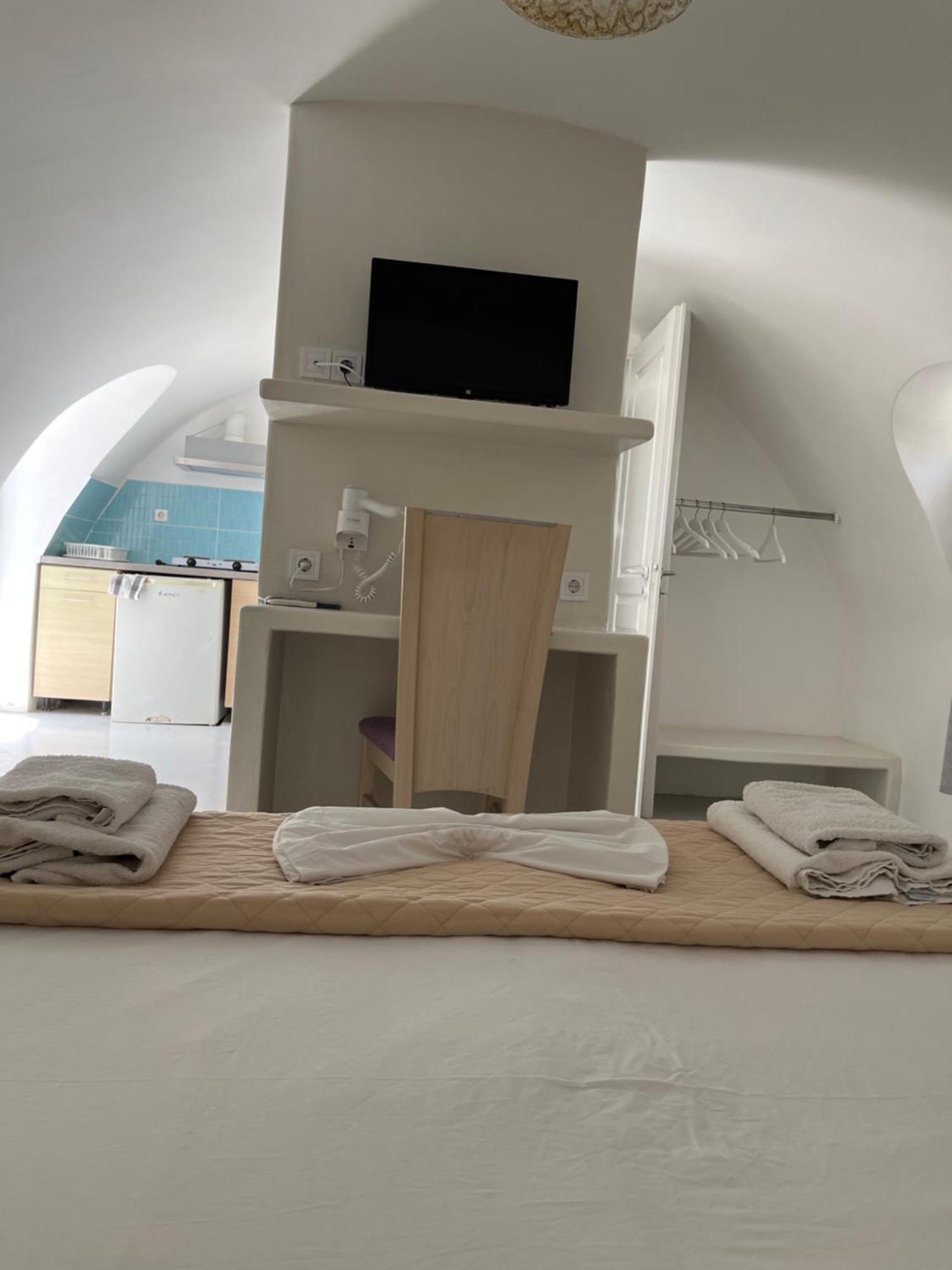 Leon Lux Apartments Perivolos  Luaran gambar
